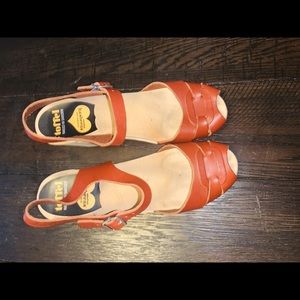 Preloved Hasbeens clogs